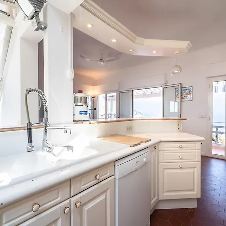 Elegant Seaside In 度假居 艾日