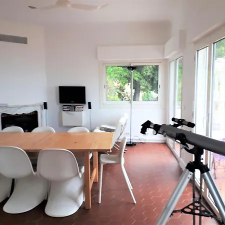 بيت للعطل Elegant Seaside In