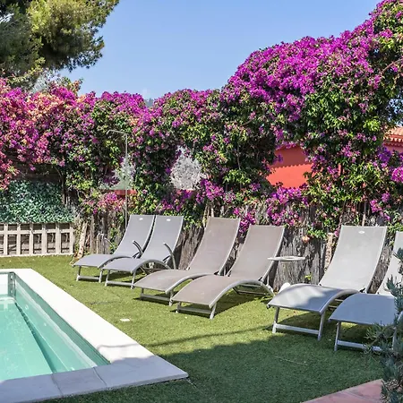 بيت للعطل Elegant Seaside In إز